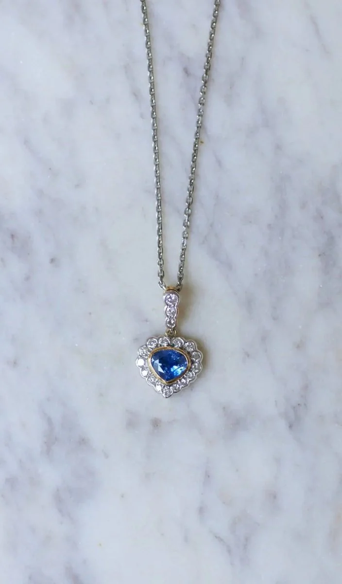 Collier Pendentif Coeur saphir Ceylan et diamants - Image 2