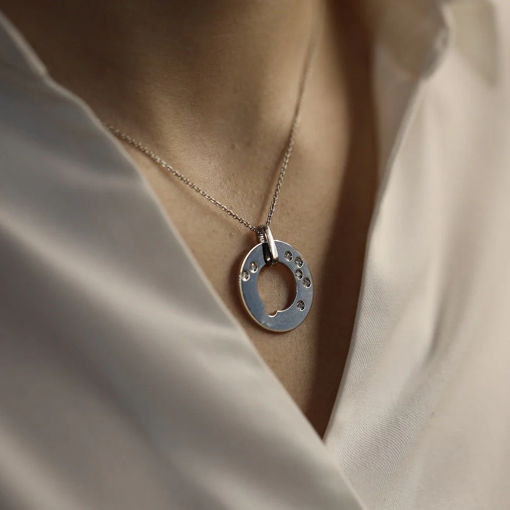 Collier pendentif Dinh Van "Cible" Grand Modèle en or gris et diamant - Image 6