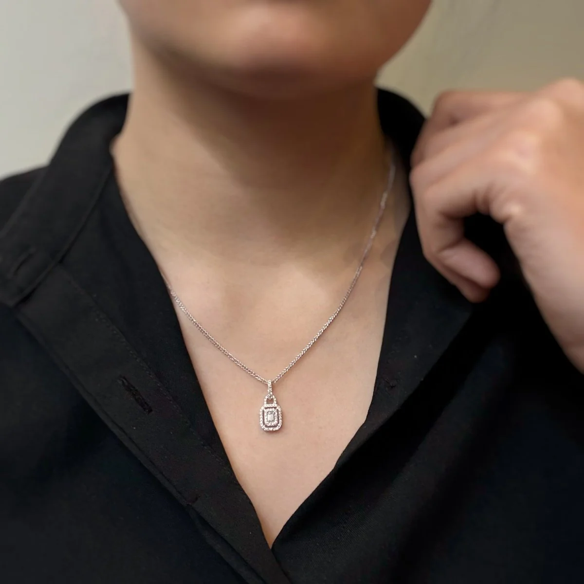 Collier Pendentif en or blanc et diamants - Image 2