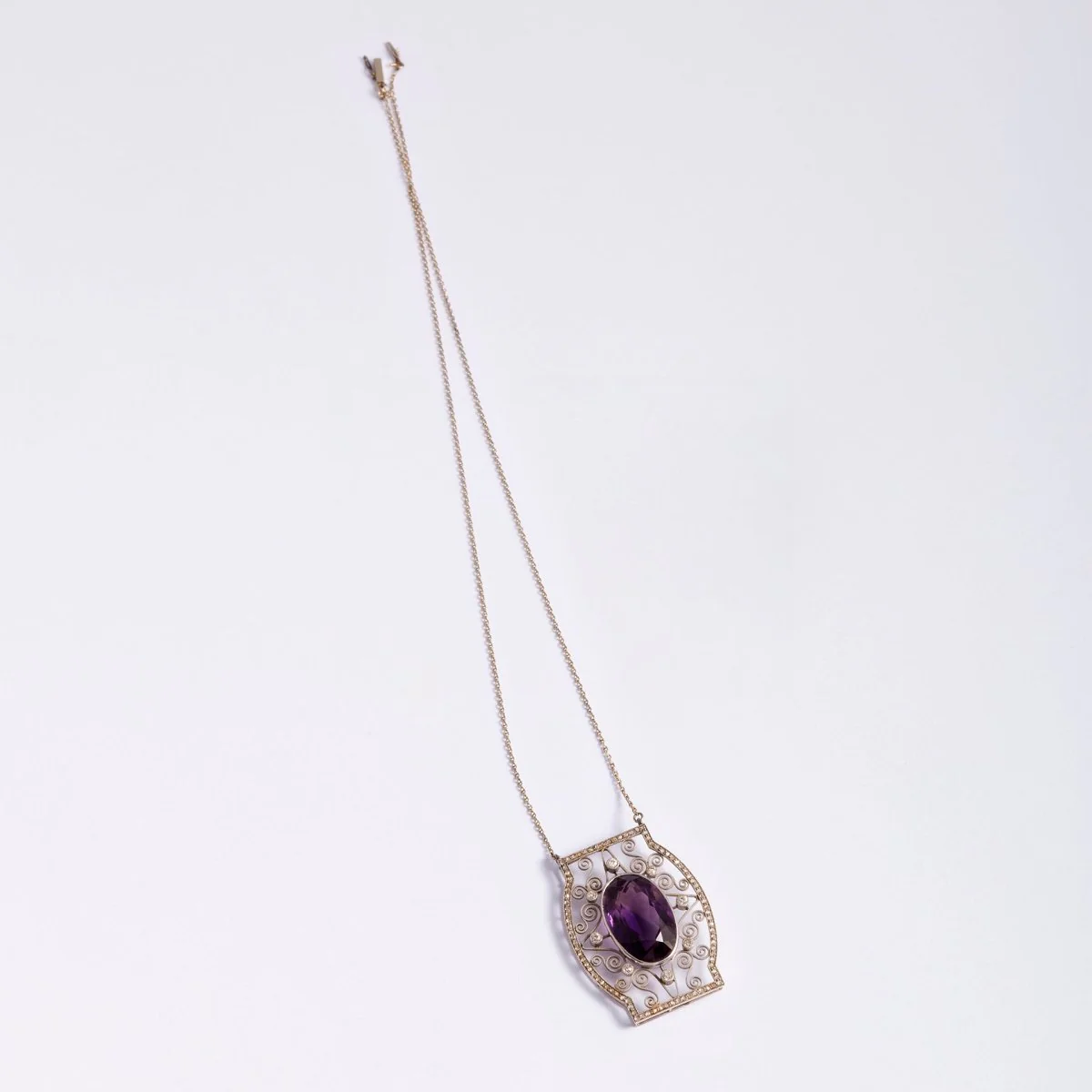 Collier Pendentif en or blanc et en améthyste et diamant - Image 3