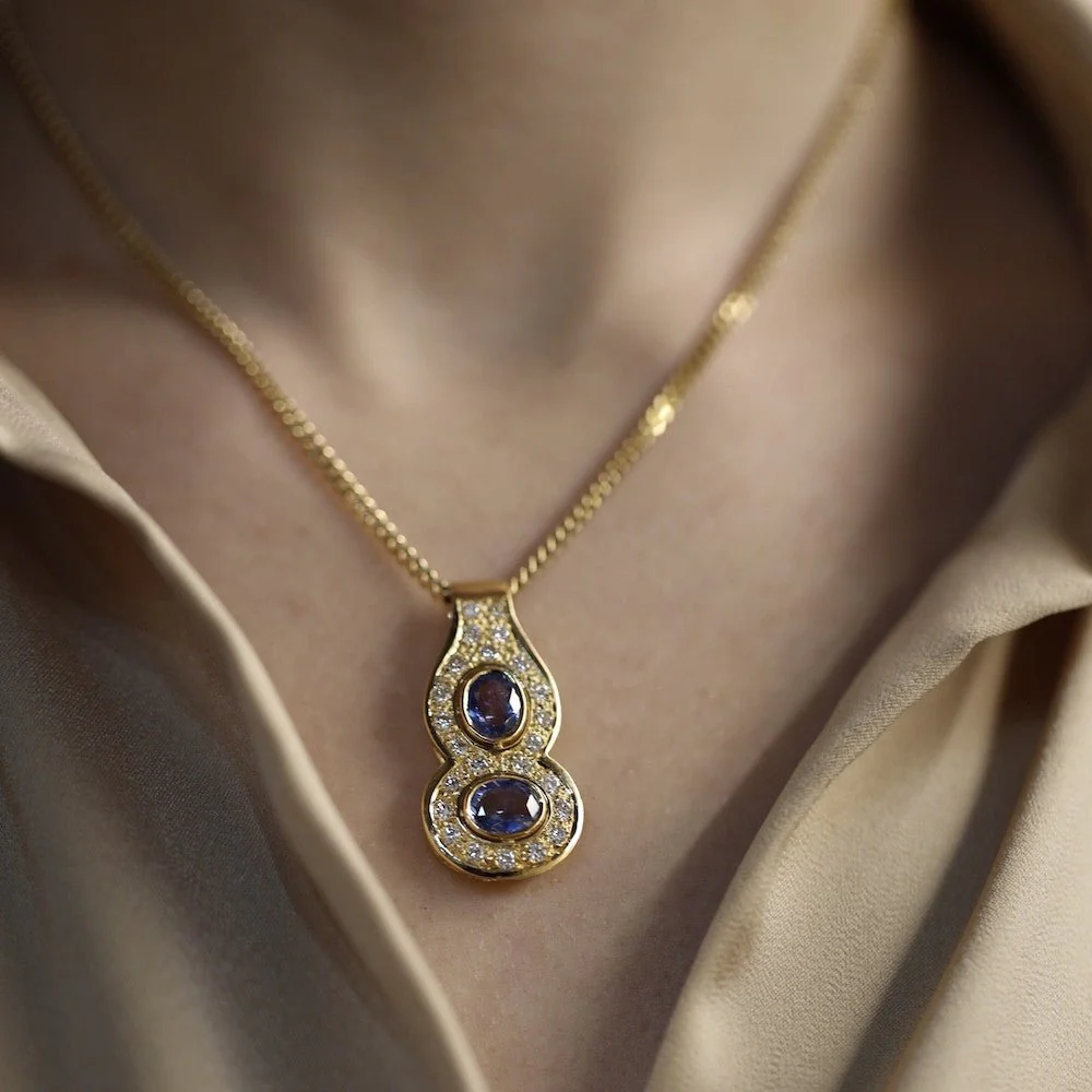 Collier pendentif en or jaune, saphirs et diamants - Image 2