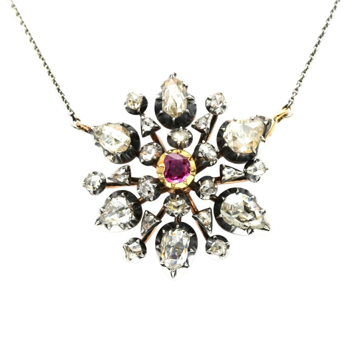 Collier Pendentif en or jaune, argent, rubis et diamants