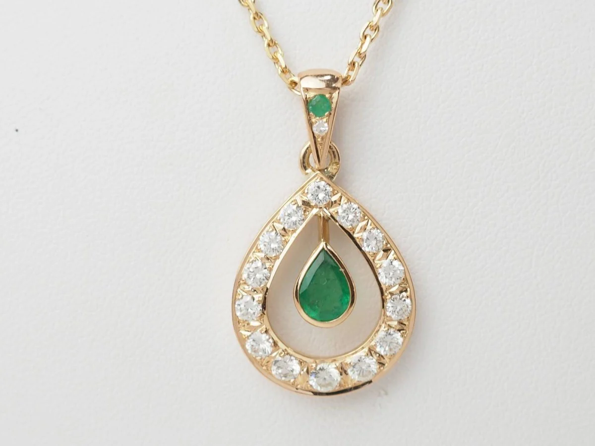 Collier pendentif en or jaune, émeraude et diamants - Image 6