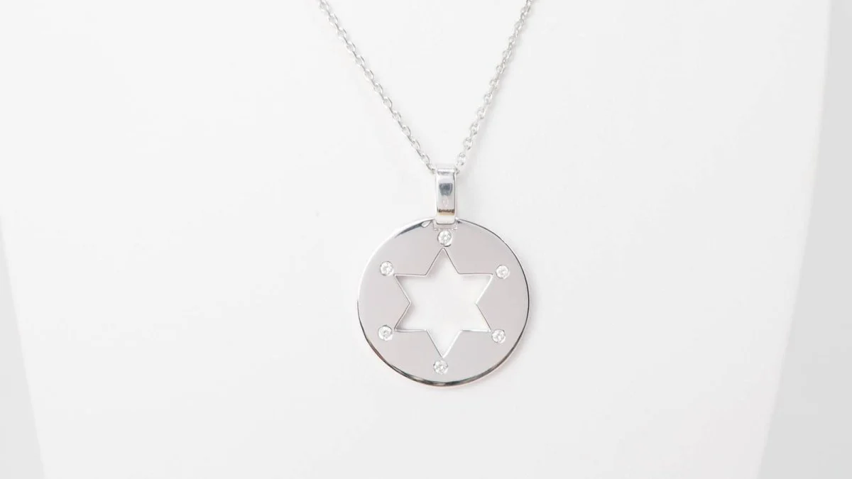 Collier pendentif étoile de David en or blanc et diamants - Image 3