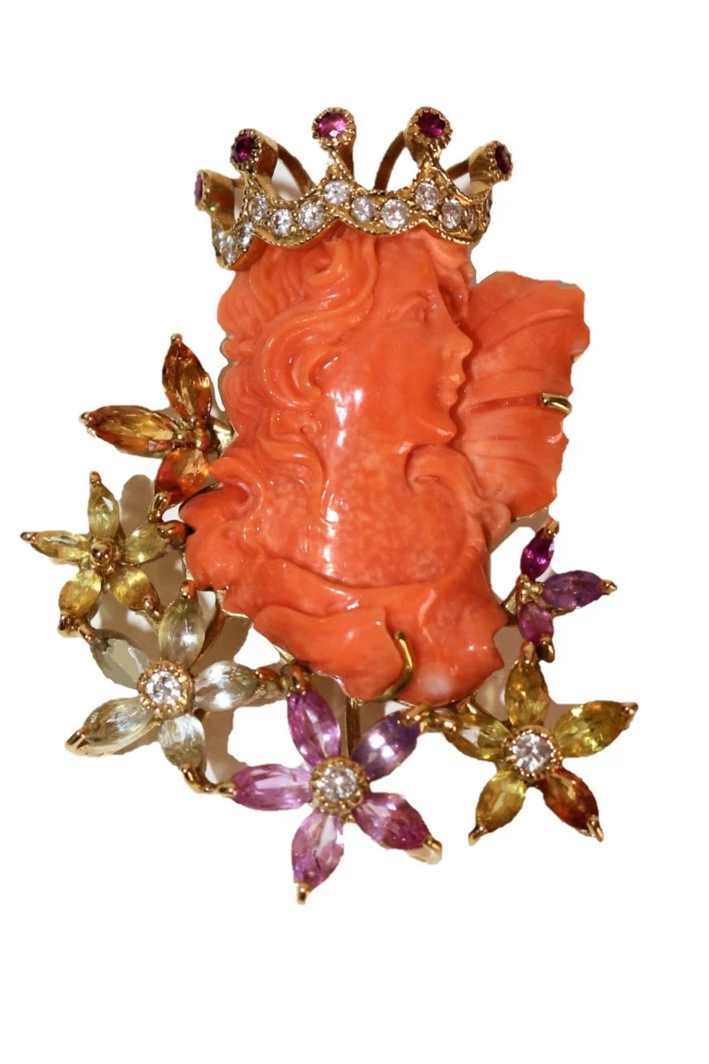 Collier Pendentif en or jaune, corail et diamants