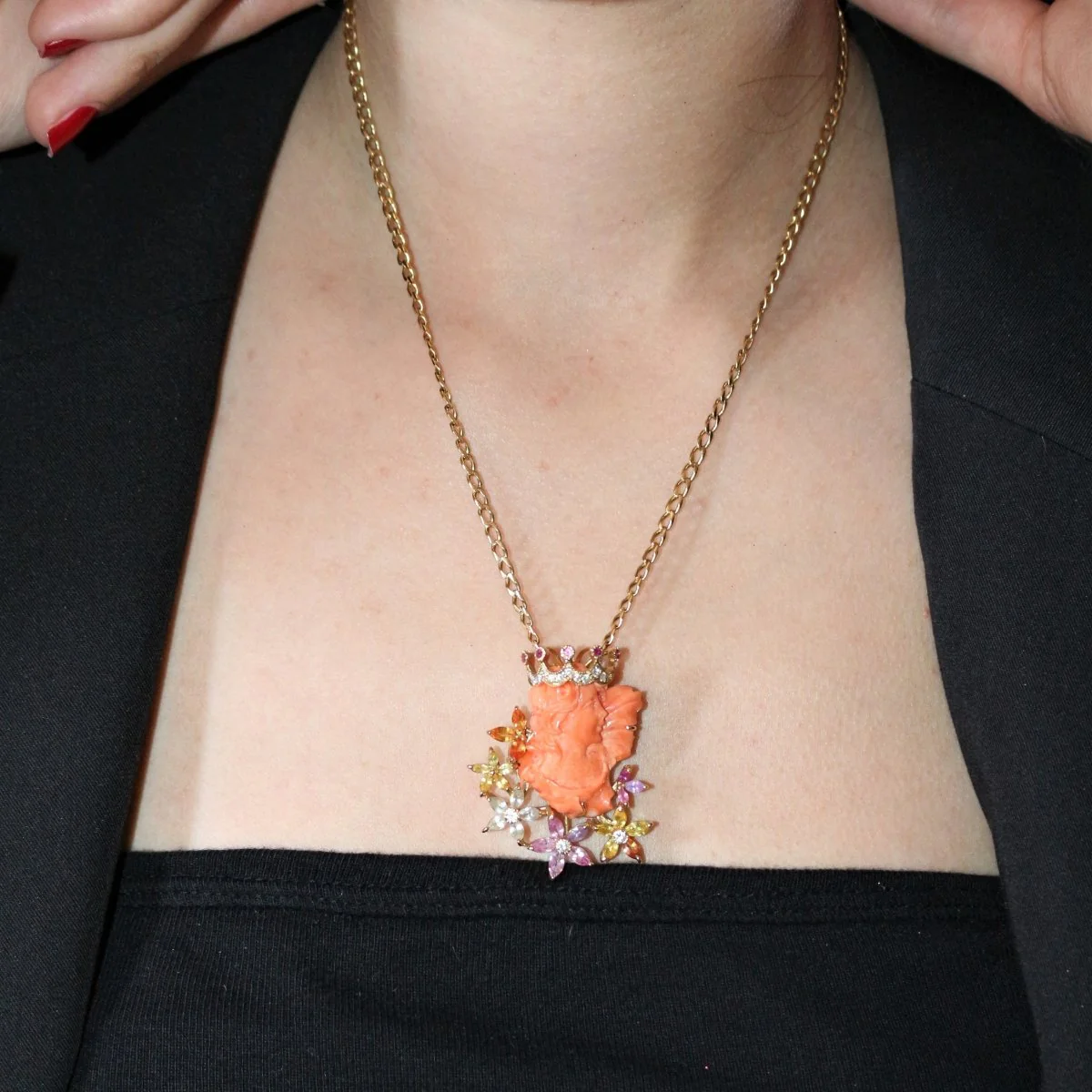 Collier Pendentif en or jaune, corail et diamants - Image 2