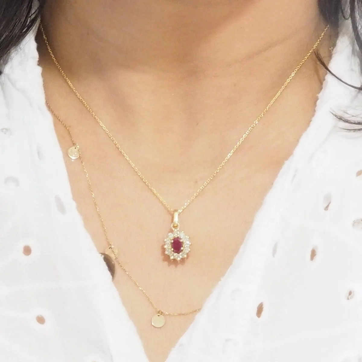Collier Pendentif en or jaune, rubis et diamants - Image 2