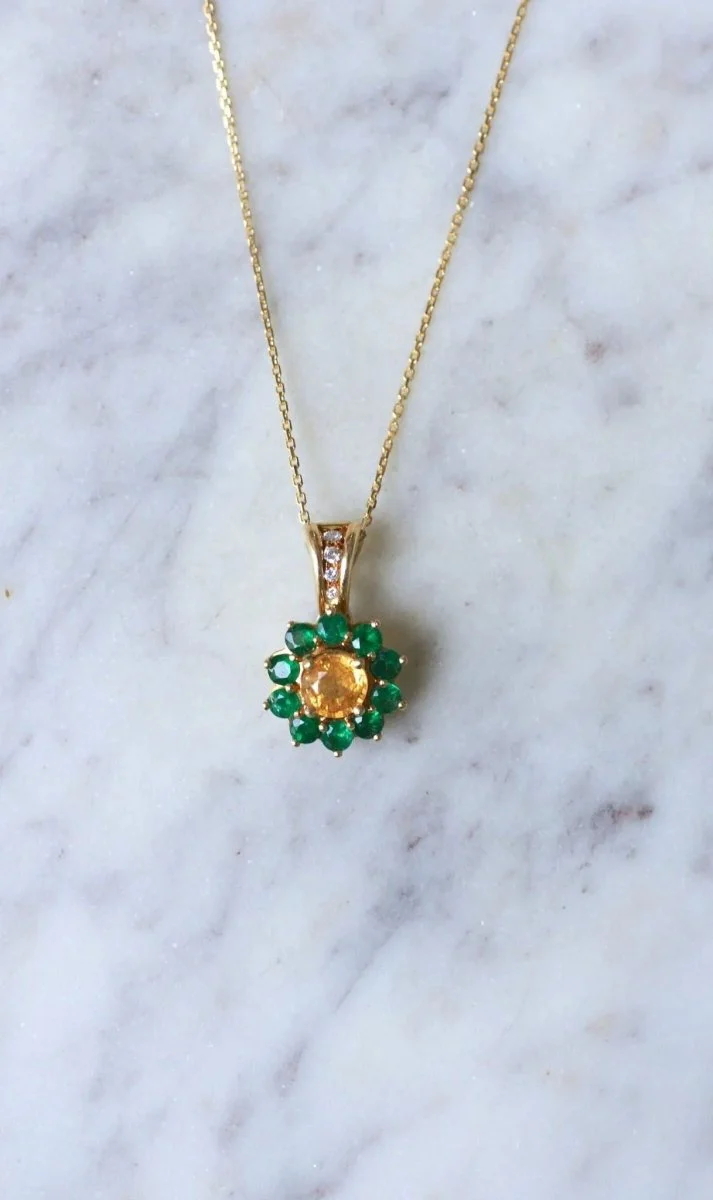 Collier Pendentif Marguerite Saphir Jaune et Emeraudes - Image 10