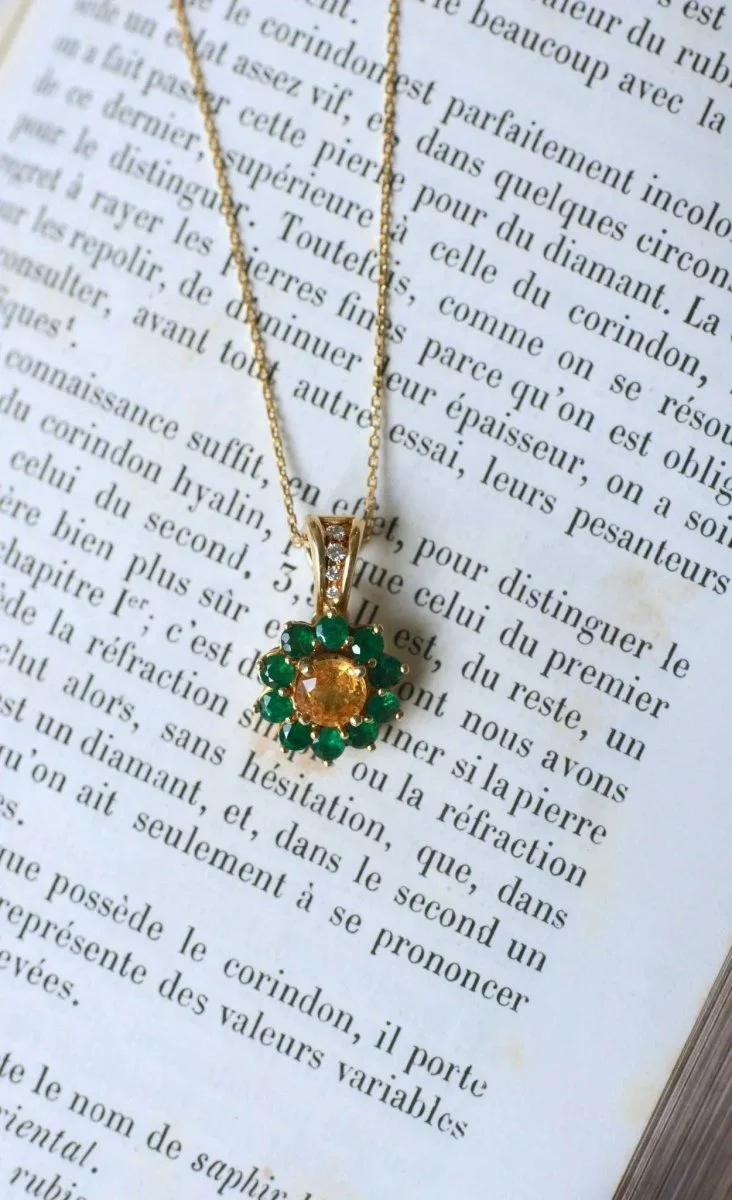 Collier Pendentif Marguerite Saphir Jaune et Emeraudes - Image 8