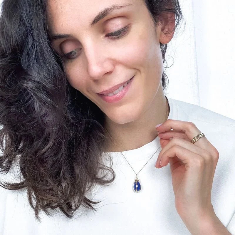 Collier Pendentif TIFFANY & CO. par JEAN SCHLUMBERGER Oeuf en or jaune et lapis lazuli - Image 2