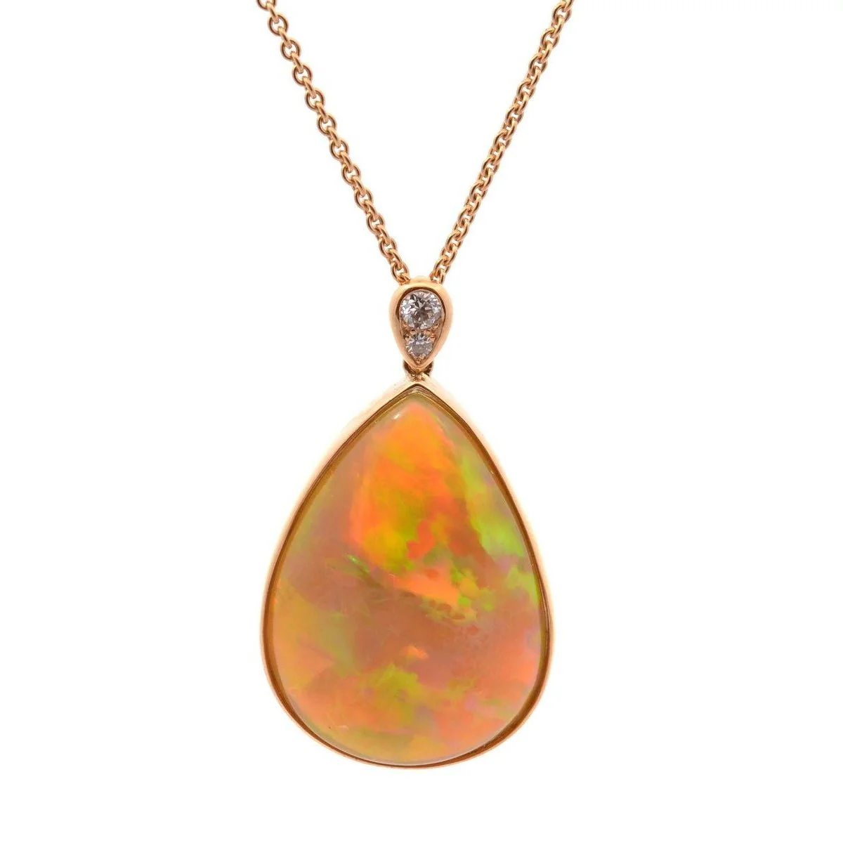 Collier Pendentif en or jaune, opale et diamants