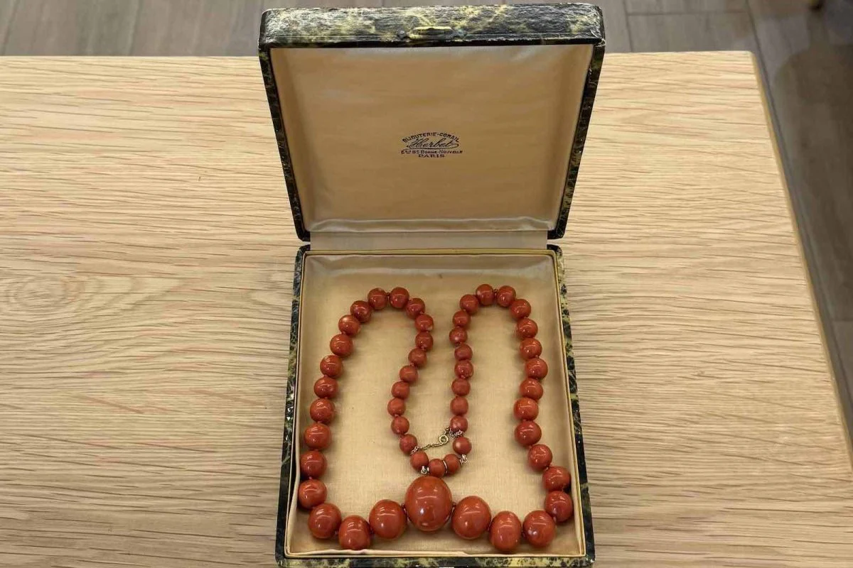Collier perles de corail et fermoir en or 18k - Image 4