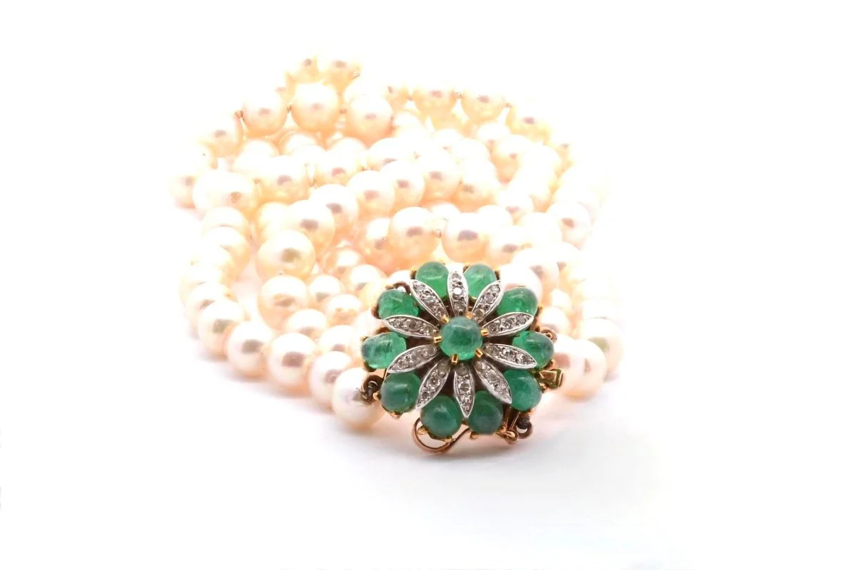 Collier perles de culture, émeraudes et diamants