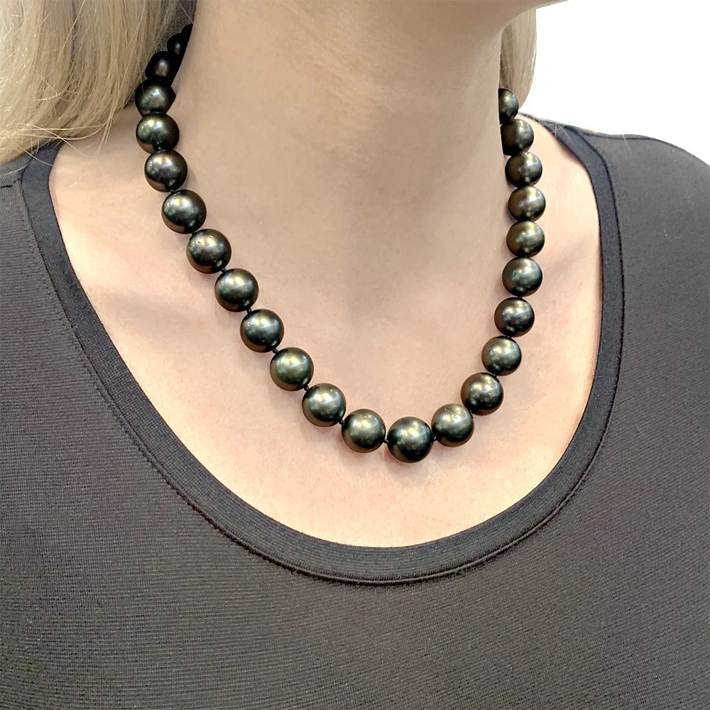 Collier perles de Tahiti en or blanc et diamants - Image 9