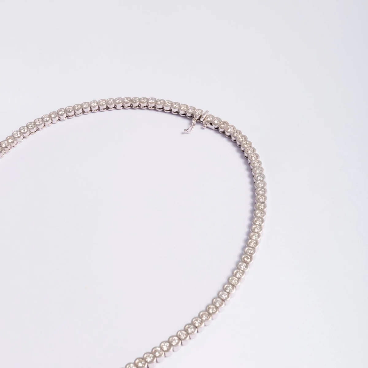 Collier Ras de cou en or blanc et diamants - Image 4