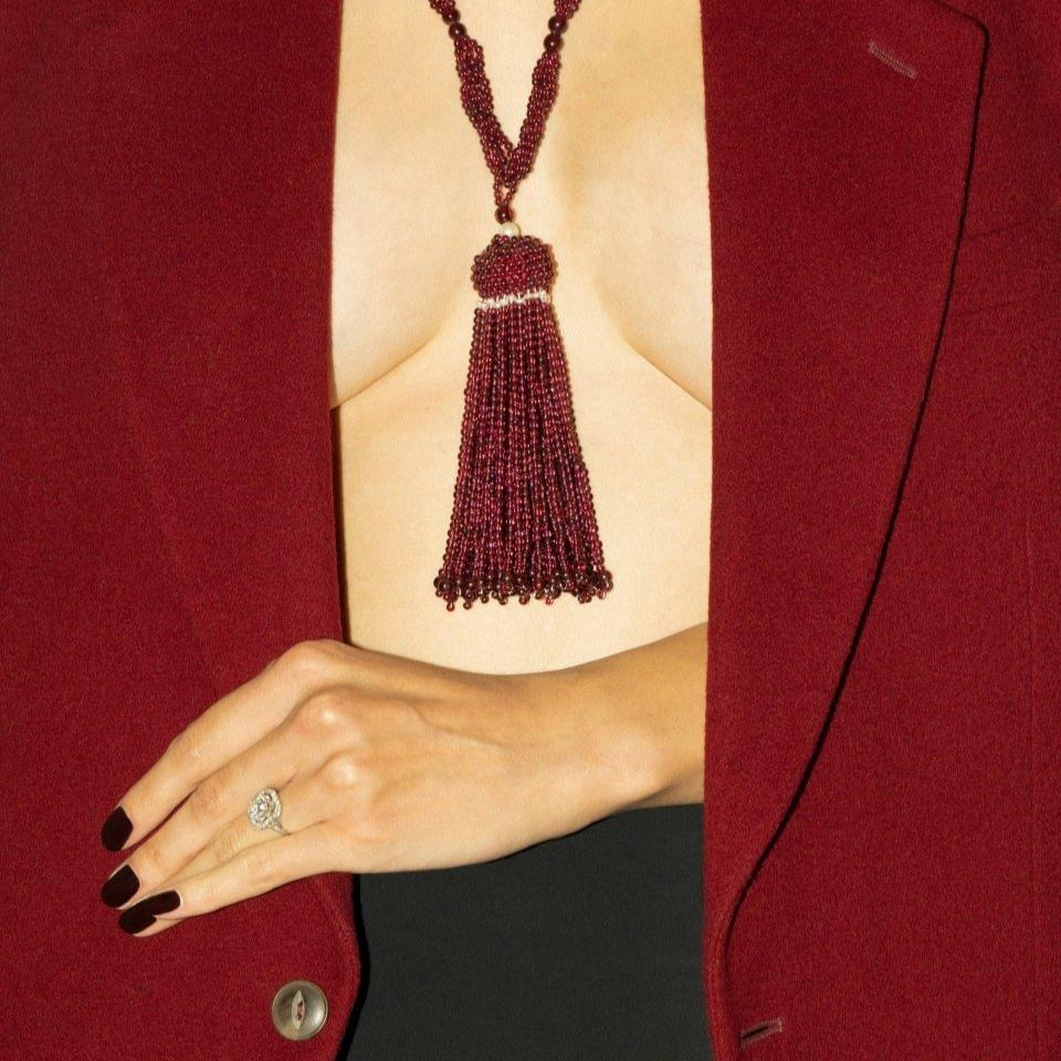 Collier Sautoir Pompon en grenats et perles de culture - Image 5