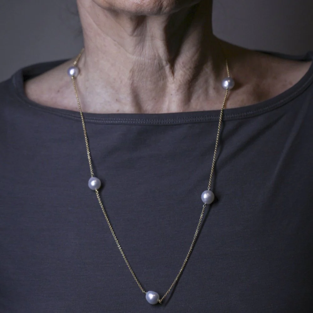 Collier Sautoir en or jaune et perles - Image 2