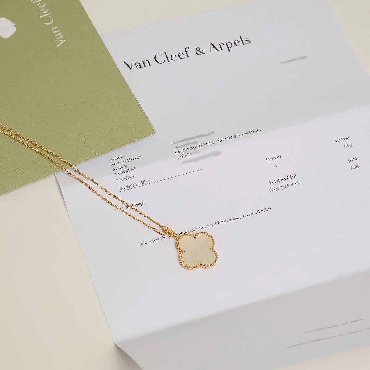 Collier Sautoir VAN CLEEF & ARPELS "Magic Alhambra" en or jaune et nacre - Image 7