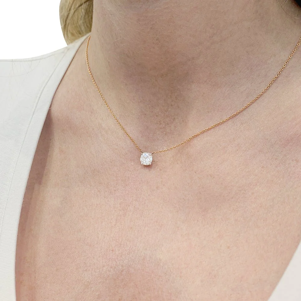 Collier solitaire deux ors, diamants. - Image 2
