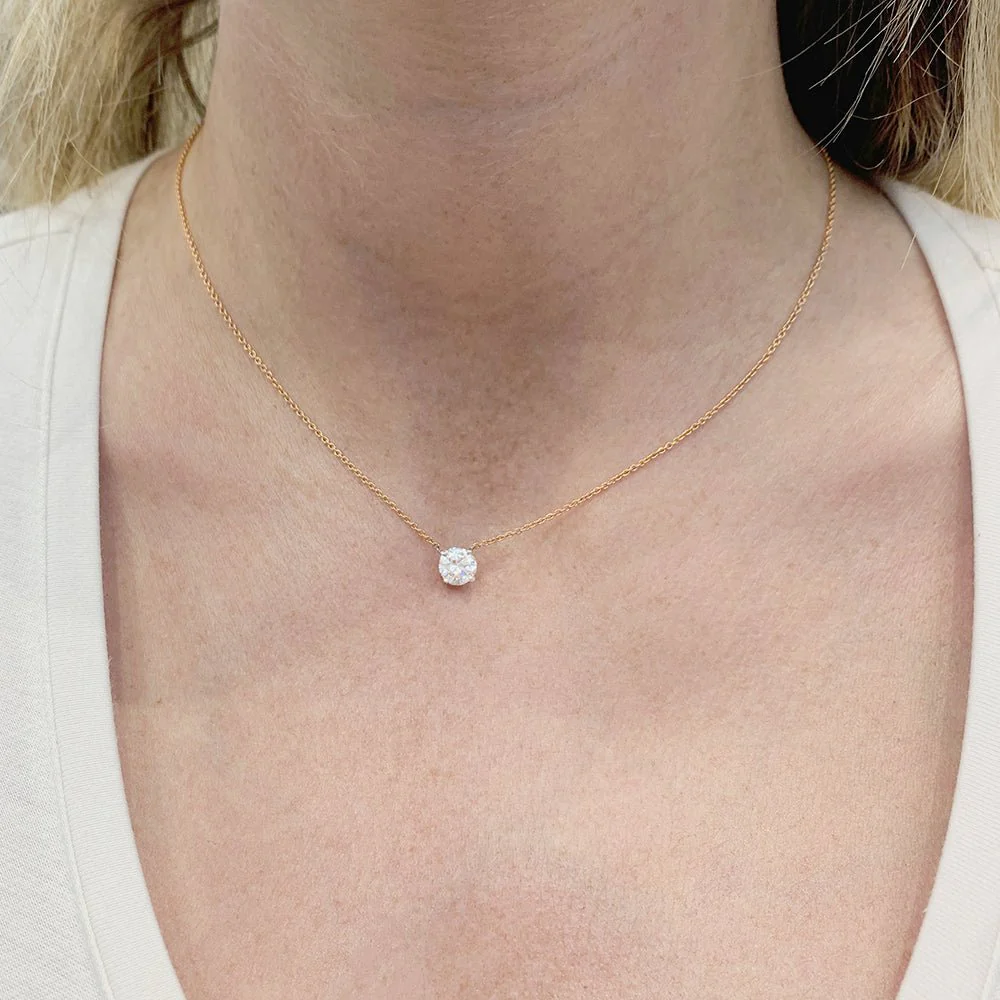 Collier solitaire deux ors, diamants. - Image 4