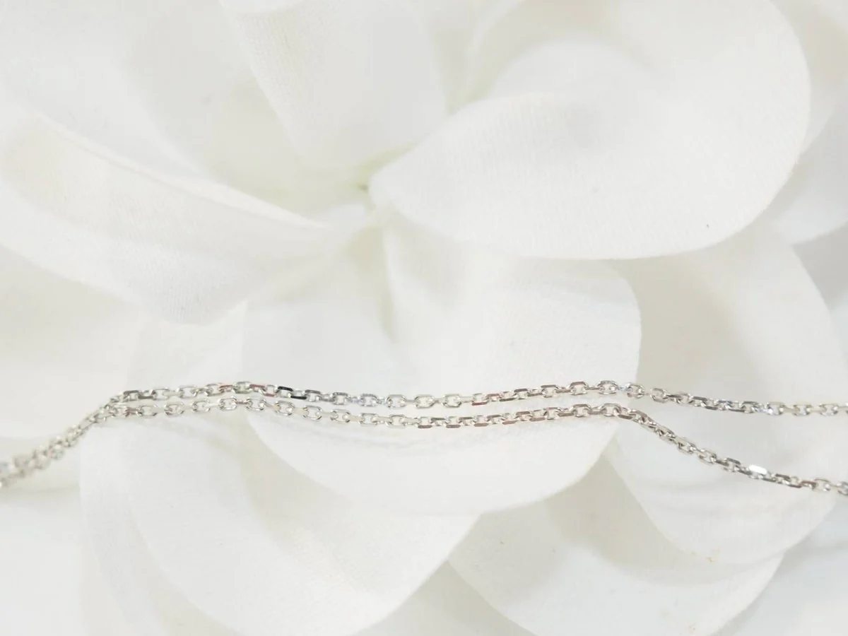 Collier solitaire en or blanc et saphir - Image 5