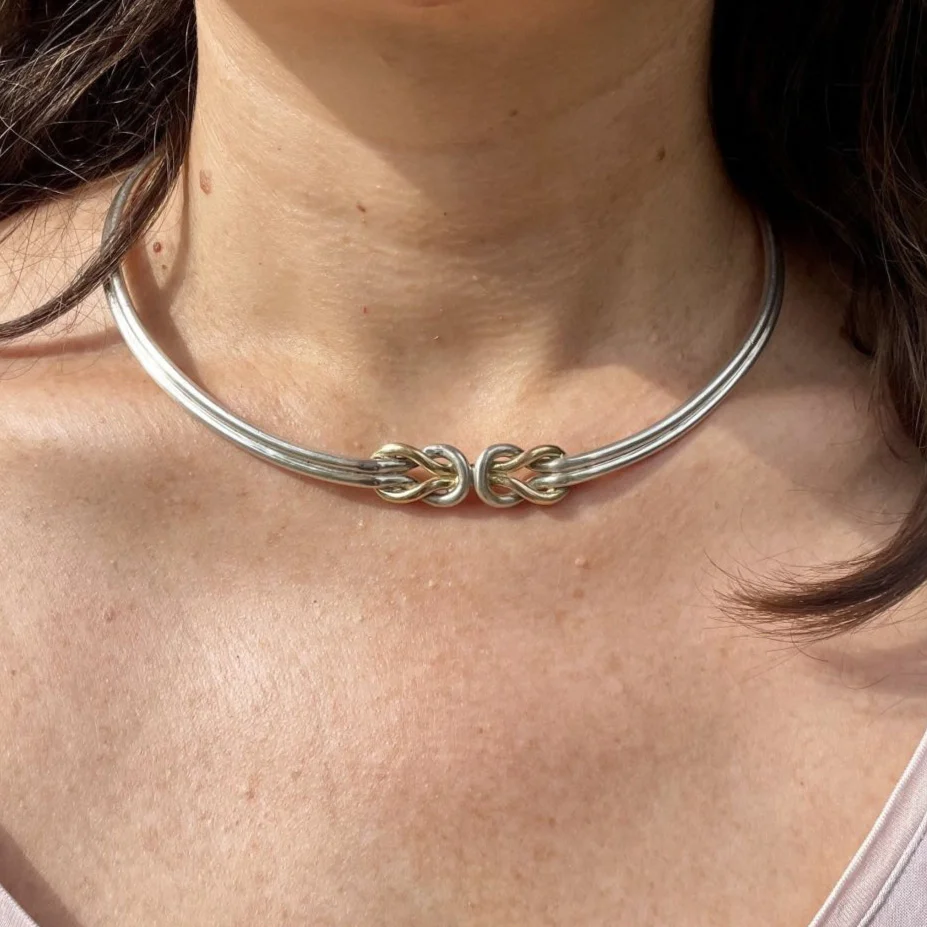 Collier Torque ZOLOTAS "Nœud d'Hercule" en or jaune et argent - Image 2