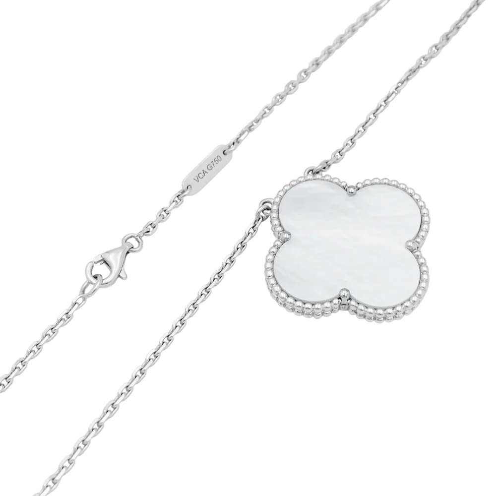 Collier Pendentif VAN CLEEF & ARPELS "Magic Alhambra" en or blanc et nacre - Image 3