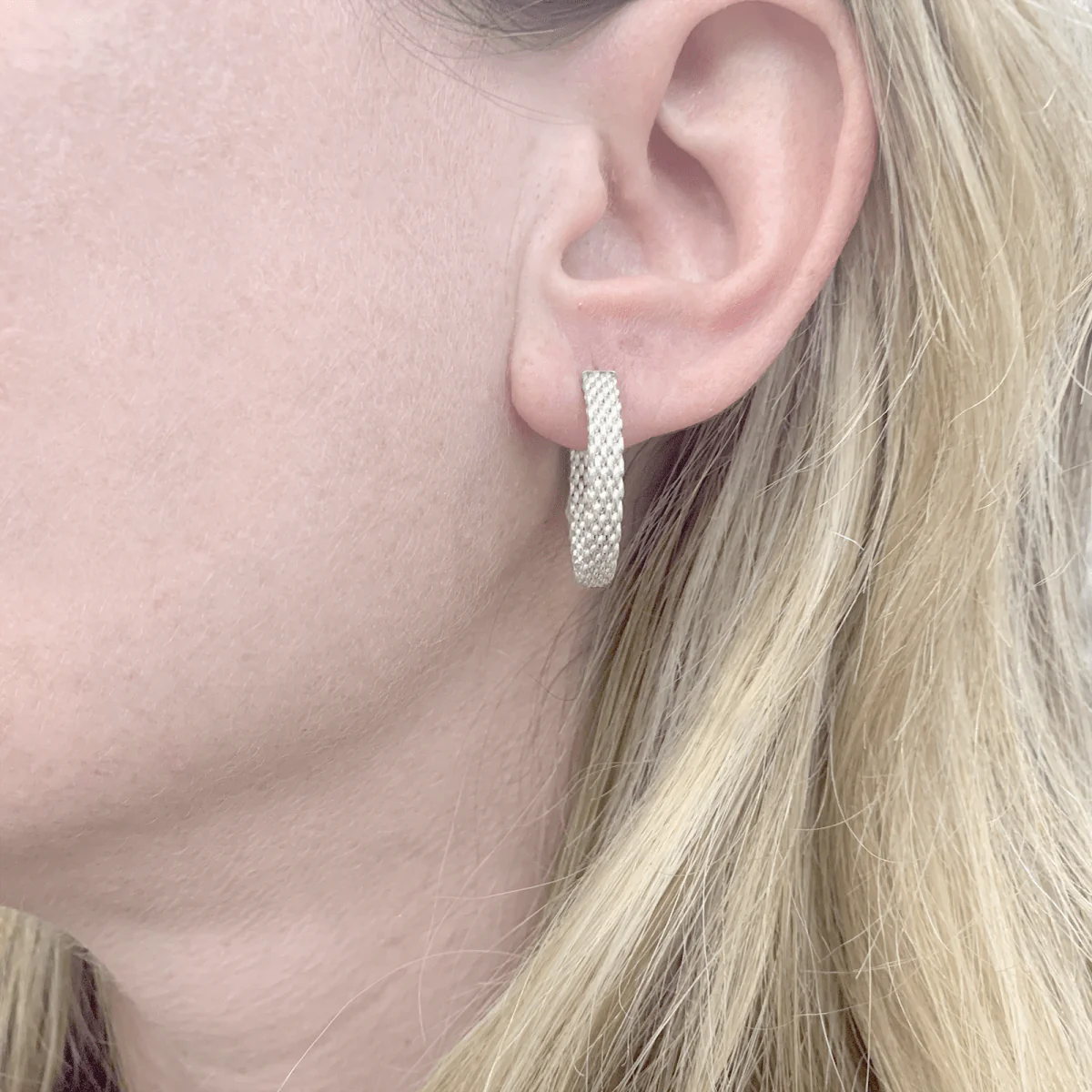 Boucles d'oreilles Créoles TIFFANY & CO "Somerset" en argent - Image 2