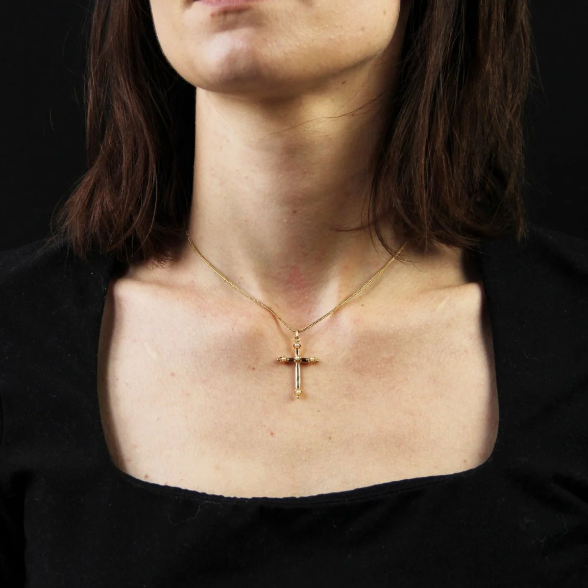 Collier Pendentif en or jaune, émail et perles - Image 2