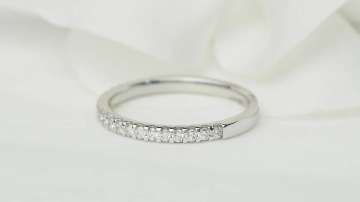 Demi alliance en or blanc et diamants 0.25ct - Image 3