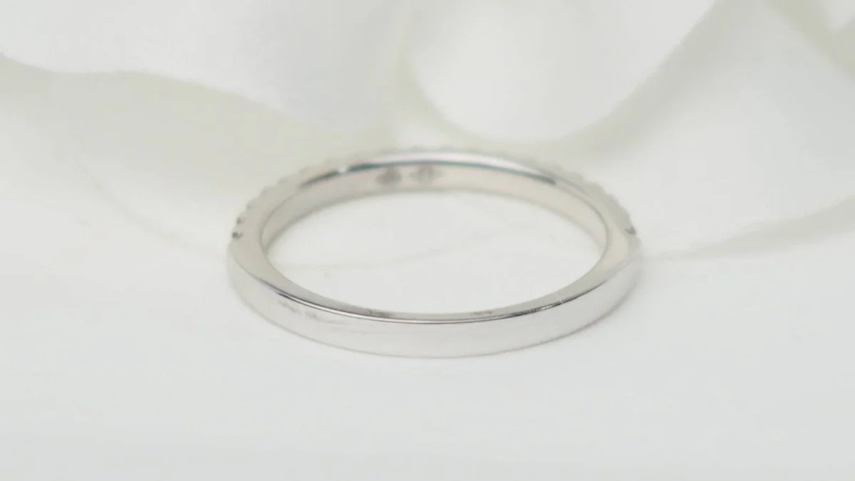 Demi alliance en or blanc et diamants 0.25ct - Image 5