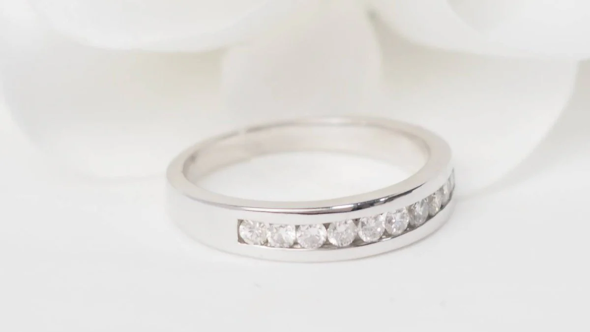 Demi alliance en or blanc et diamants 0.25ct - Image 4