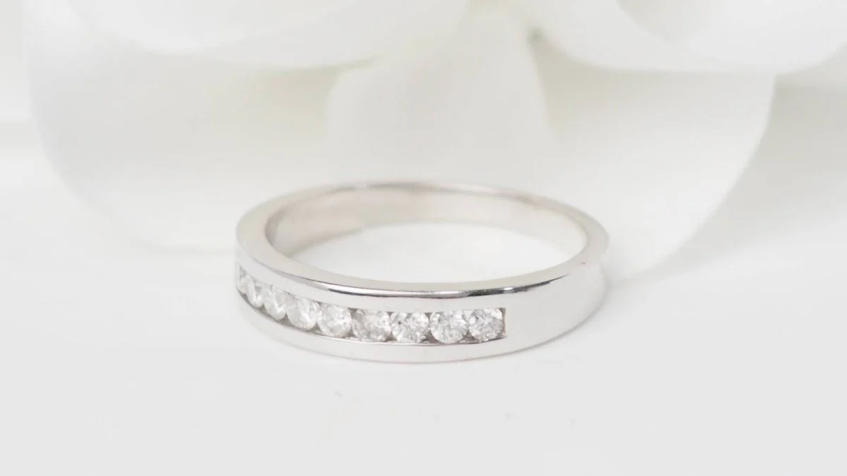 Demi alliance en or blanc et diamants 0.25ct - Image 5