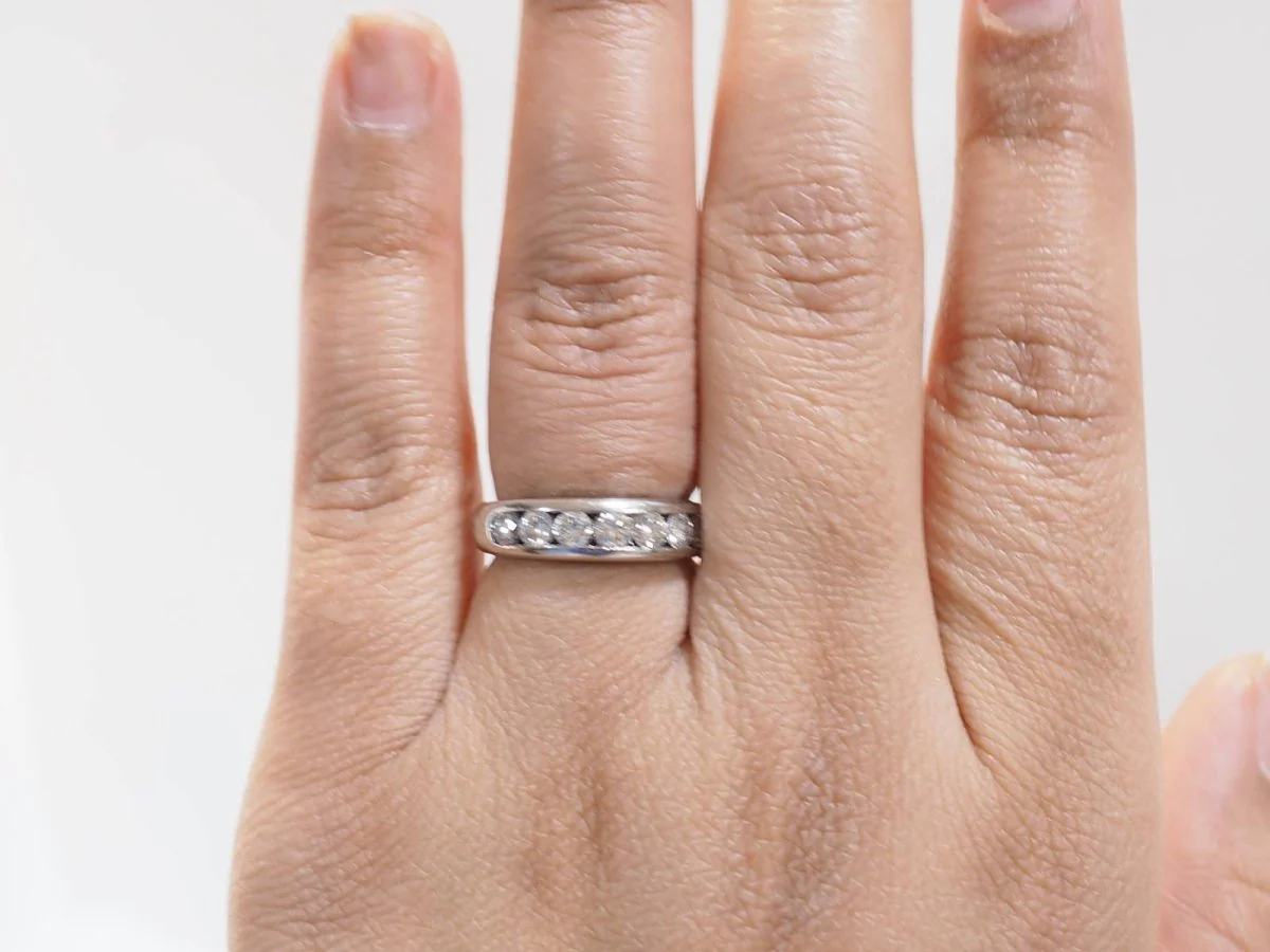 Demi alliance en or blanc et diamants 1.05ct - Image 7