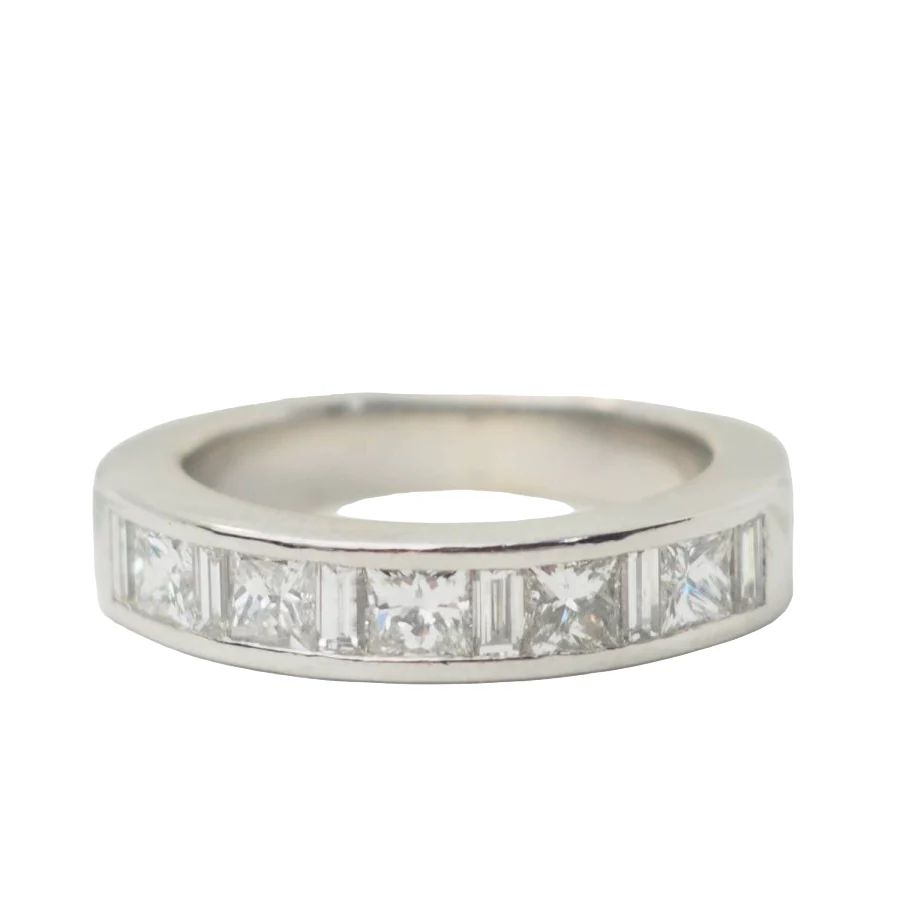 Demi alliance en or blanc et diamants 1.06cts