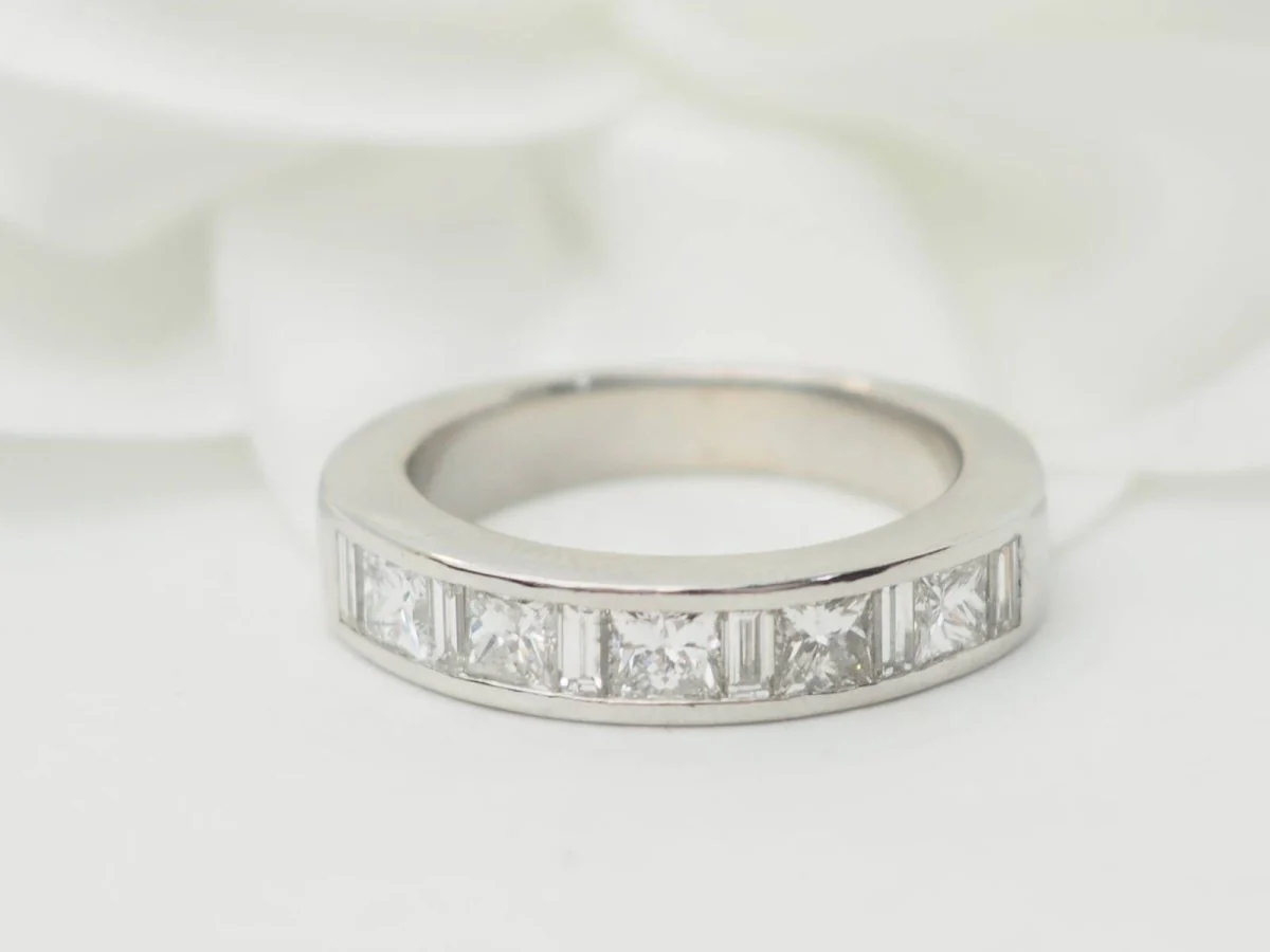 Demi alliance en or blanc et diamants 1.06cts - Image 2
