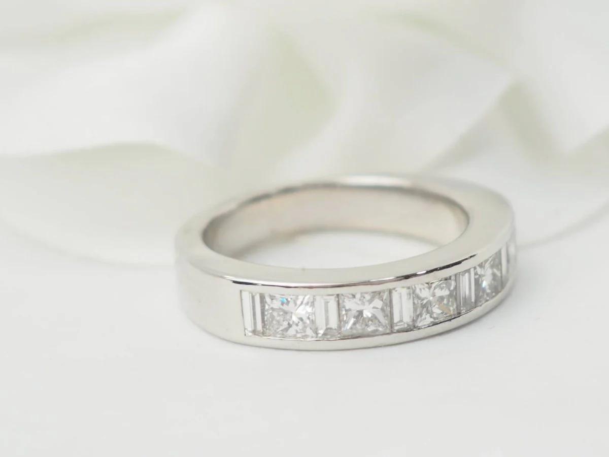 Demi alliance en or blanc et diamants 1.06cts - Image 3