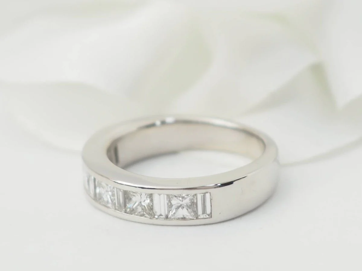 Demi alliance en or blanc et diamants 1.06cts - Image 4