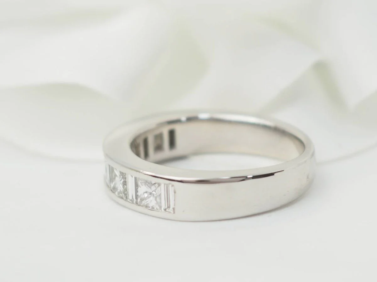 Demi alliance en or blanc et diamants 1.06cts - Image 5