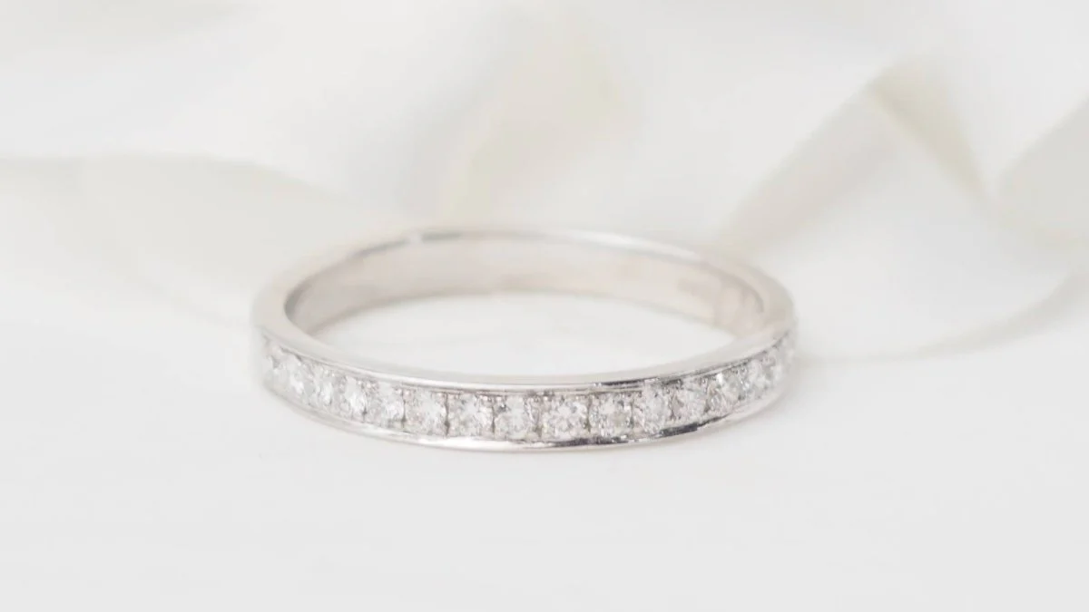 Demi alliance en or blanc et diamants 0.50ct - Image 2