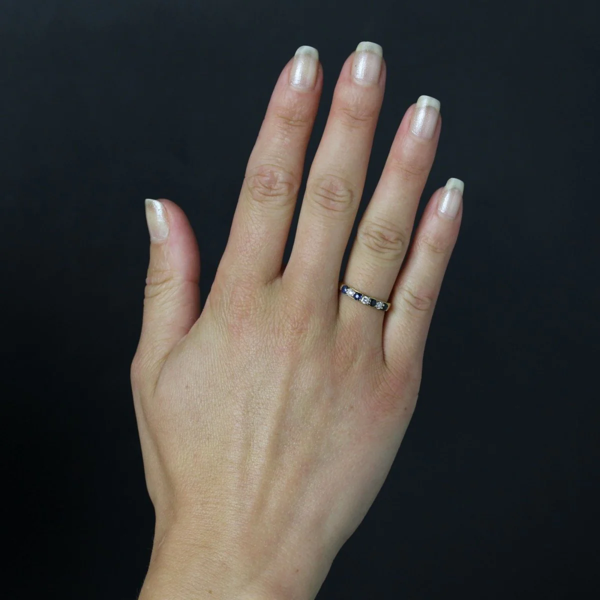 Bague Alliance en or jaune, saphirs et diamants - Image 2