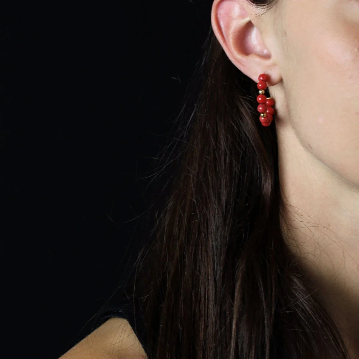 Boucles d'oreilles Créoles en or jaune et corail - Image 2