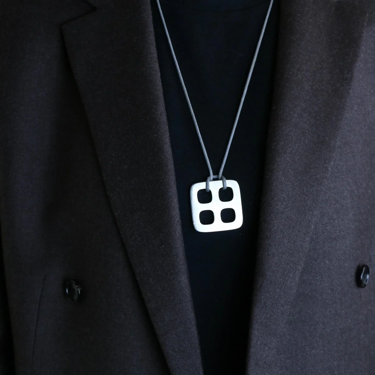 DINH VAN Colier Pendentif moderniste Cordon Gris - Image 2