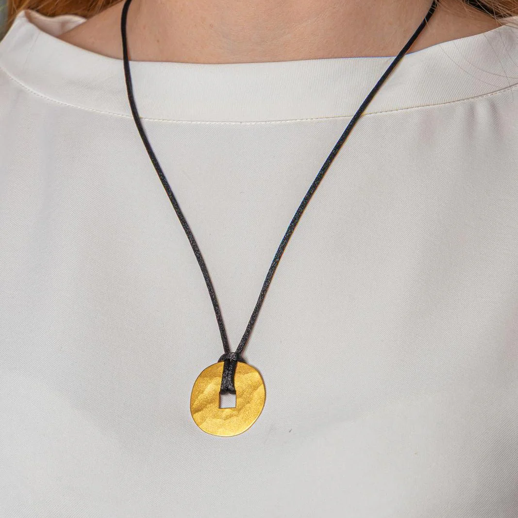 Pendentif DINH VAN "Pi Chinois" en or jaune - Image 2