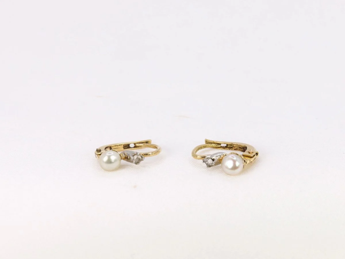 Dormeuses anciennes en or, diamants et perles fines