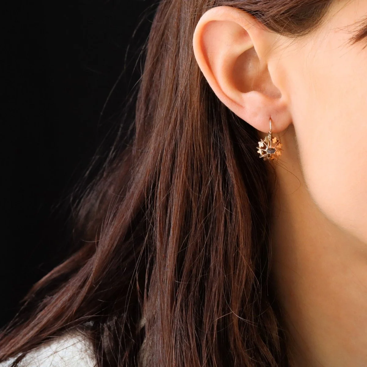 Boucles d'oreilles Dormeuses en or rose et diamants - Image 2
