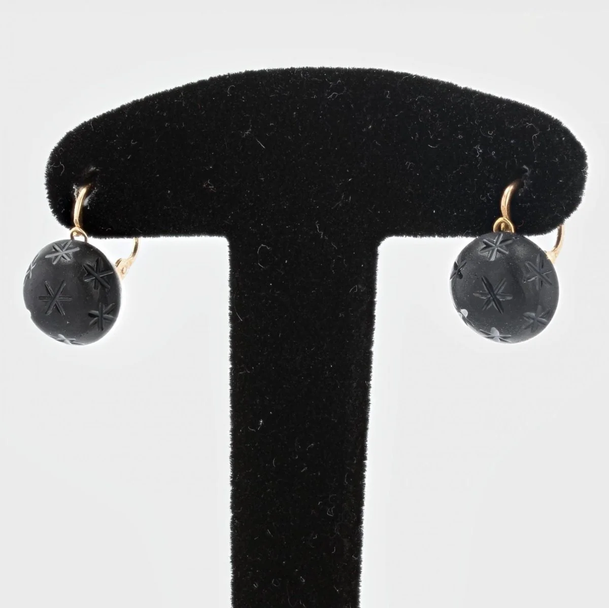 Boucles d'oreilles Dormeuses en or jaune et jais - Image 3