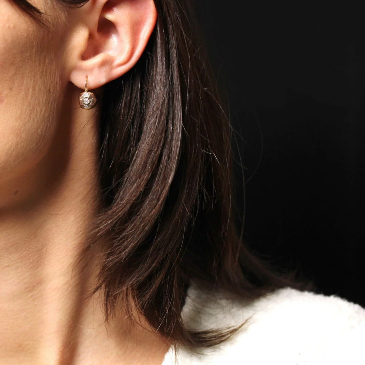 Boucles d'oreilles Dormeuses en or rose et diamants - Image 2