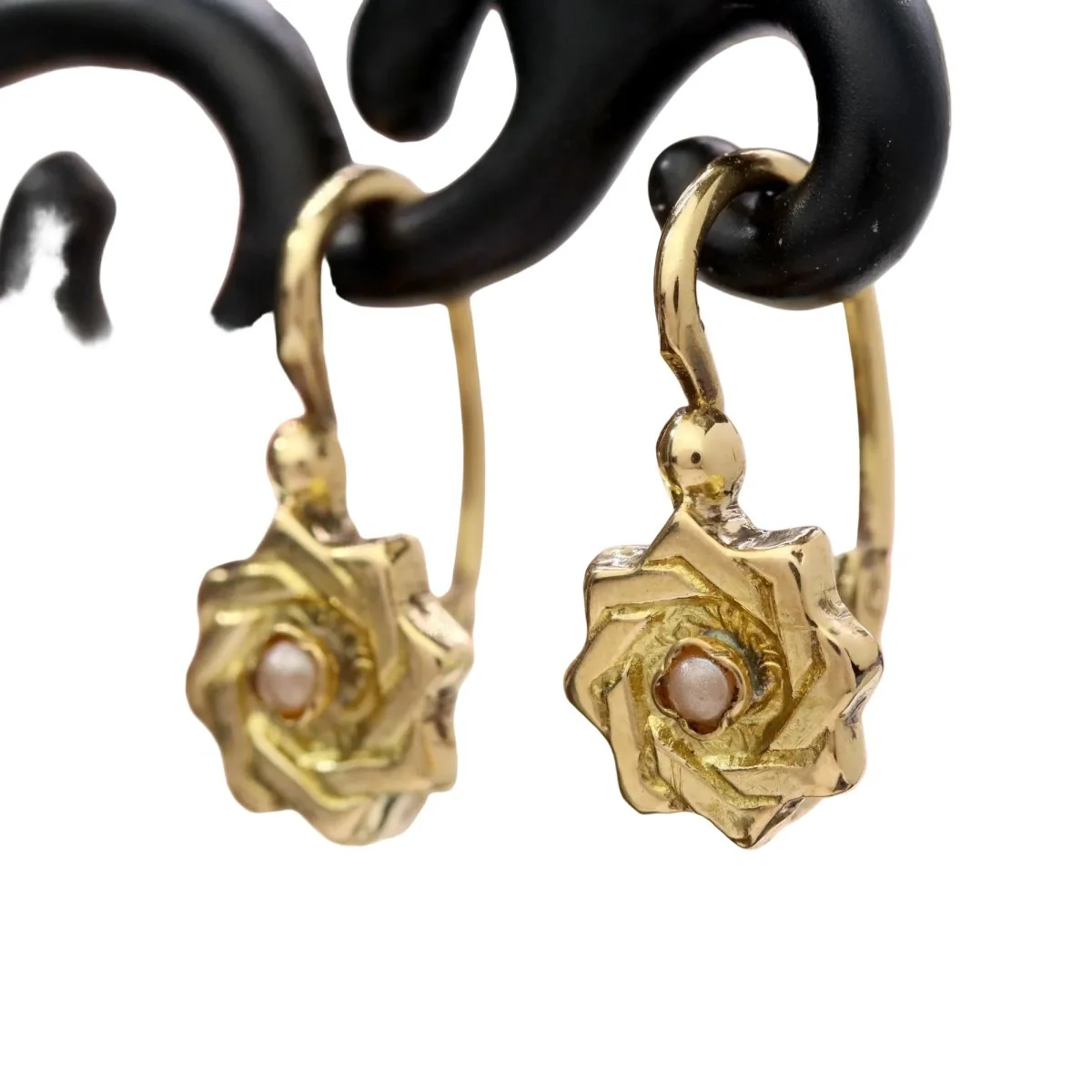 Boucles d'oreilles Dormeuses en or jaune et perles - Image 3