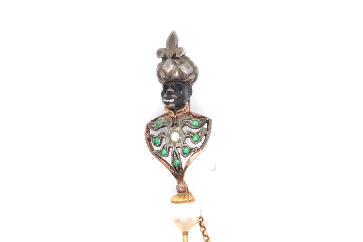 Épingle ancienne en or jaune et argent avec perle fine, diamant et émeraudes - Image 2